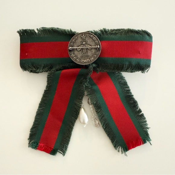 Gucci Green / Red Web Grosgrain Bow Brooch with Crystals & Pearls - Picture 4 of 5